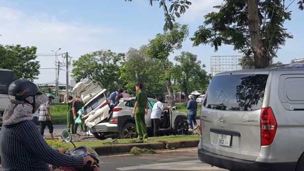 TPHCM: Điều tra vụ tai nạn liên hoàn trên đường Nguyễn Văn Linh khiến 2 người tử vong