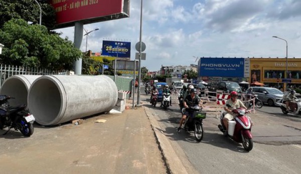 TP.Hồ Chí Minh: Cuối năm, "lô cốt", đào đường lại "hành" dân