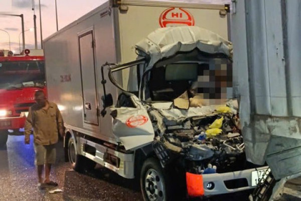 Tai nạn liên hoàn giữa 2 xe tải và 1 xe container trên cao tốc TPHCM - Long Thành, 1 tài xế tử vong