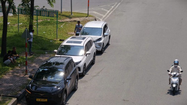 Tai nạn liên hoàn trên cầu Sài Gòn, giao thông ùn ứ