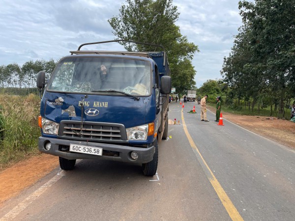 Tạm giữ tài xế xe tải tông, rồi cán tiếp nạn nhân tử vong