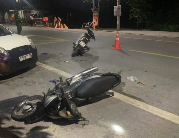 Thái Bình: 2 xe máy va chạm, nữ sinh lớp 11 tử vong