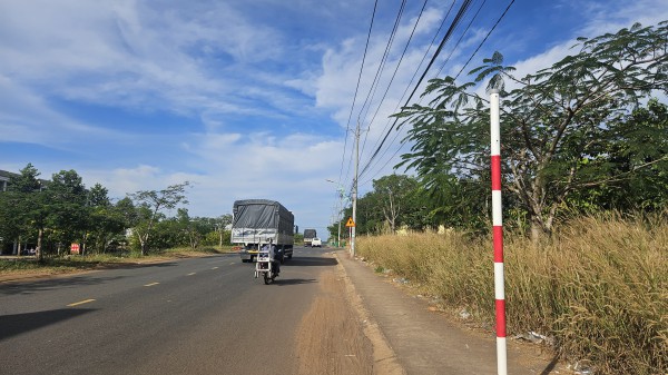 Tháo dỡ biển báo 20 km/giờ ở Đồng Nai sau phản ánh của Báo Thanh Niên