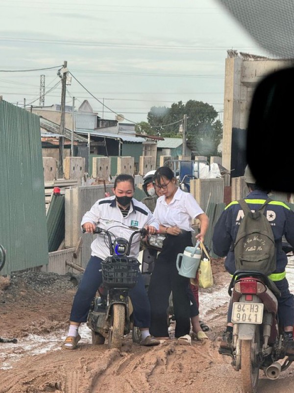 Thi công cao tốc Biên Hòa – Vũng Tàu: Người dân khổ sở với con đường tạm nguy hiểm