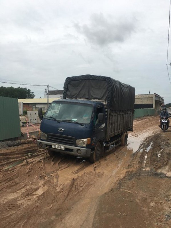 Thi công cao tốc Biên Hòa – Vũng Tàu: Người dân khổ sở với con đường tạm nguy hiểm