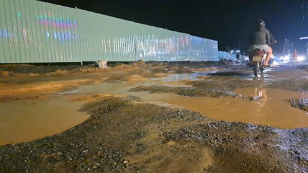 Thi công cao tốc Biên Hòa – Vũng Tàu: Người dân khổ sở với con đường tạm nguy hiểm