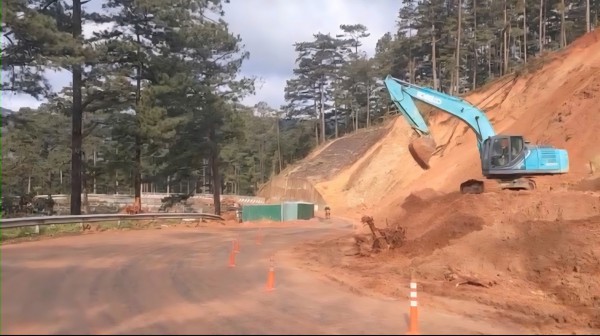 Thông xe đèo D’Ran sau hơn 40 ngày bị sạt lở nghiêm trọng