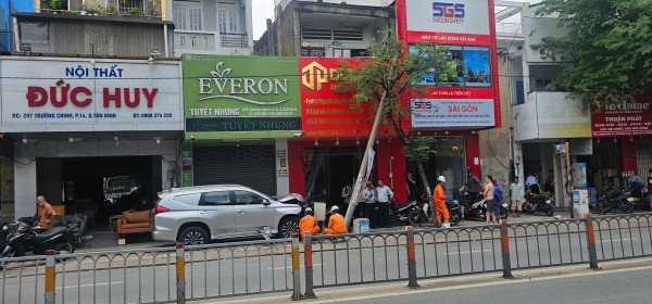 Tông xe liên hoàn trên đường Trường Chinh, nhiều người bị thương