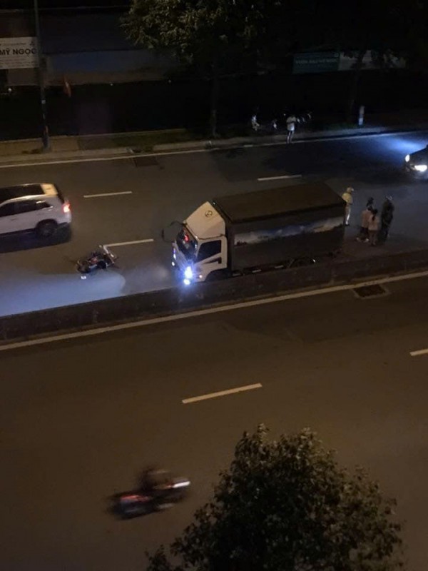 Truy xét nhanh, xử lý hai thiếu niên đạp ngã xe của một thanh niên trước đầu xe tải