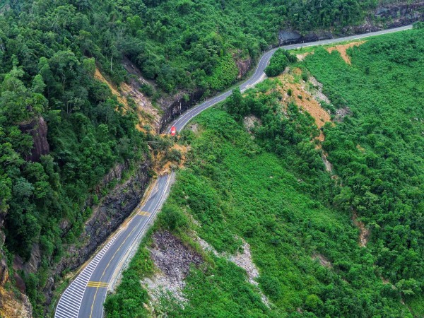 Vì sao chưa thể thông tuyến đèo Khánh Lê?