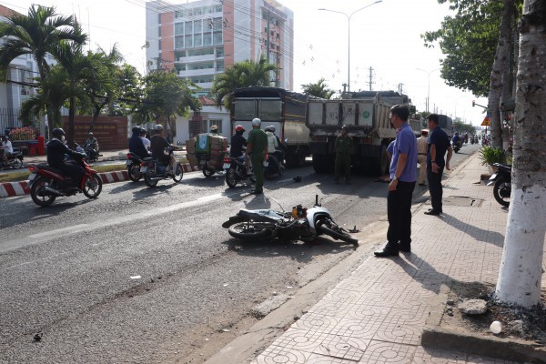 Vĩnh Long: Xe ben va chạm với xe máy, 1 người tử vong tại chỗ