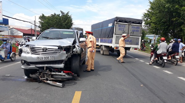 Vĩnh Long: Ô tô va chạm xe máy làm một người tử vong tại chỗ