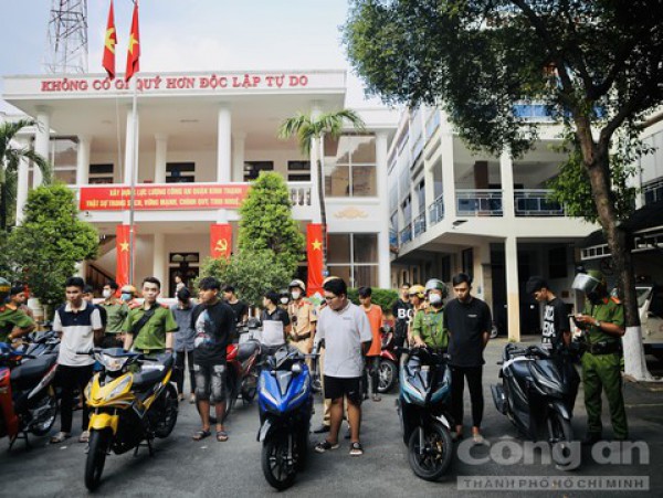 Vụ 40 ‘quái xế’ hẹn nhau đua xe trên cầu Sài Gòn: Tạm giữ hình sự 25 đối tượng