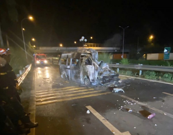 Vụ tai nạn gần trạm dừng cao tốc: Xe cứu thương sử dụng tín hiệu ưu tiên sai quy định