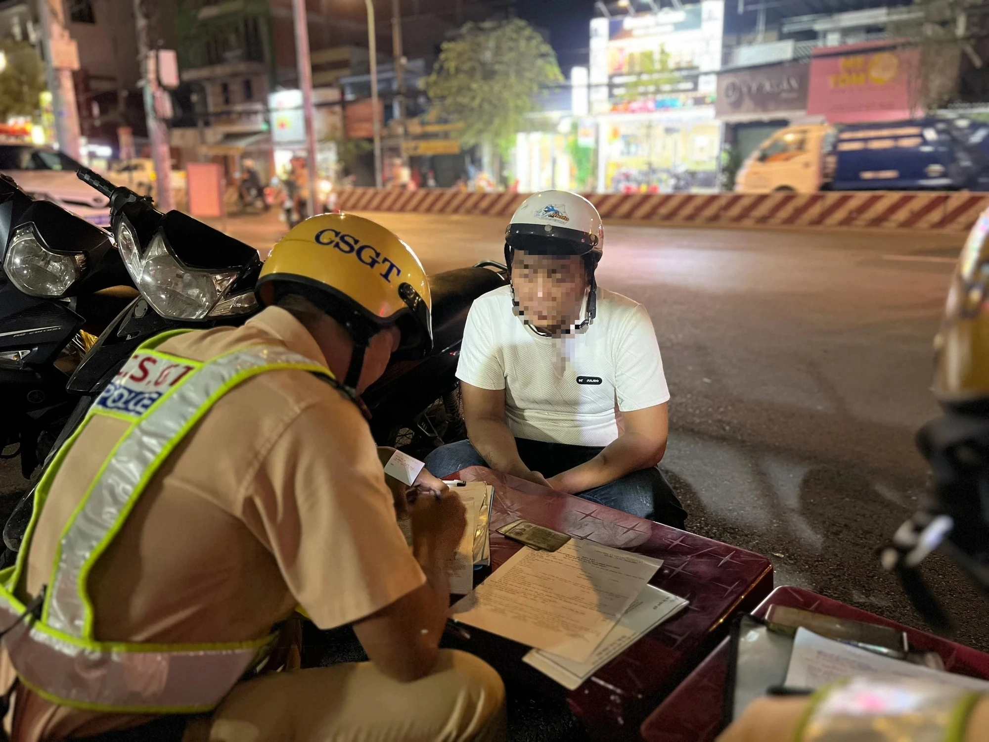 Vừa gây tai nạn xong thì bị CSGT xử phạt nồng độ cồn kịch khung