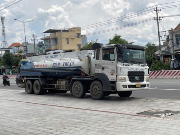 Xe bồn cán tử vong nam sinh lớp 11, rồi chạy gần nửa cây số mới dừng lại
