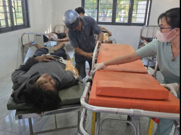 Xe khách lao xuống vực, 4 người chết, nhiều người bị thương