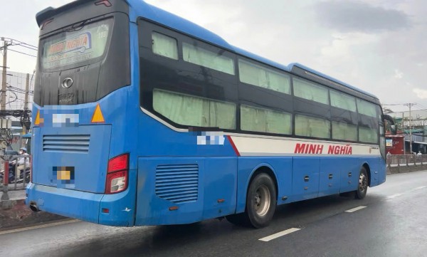 Xe khách vi phạm tràn lan ở cửa ngõ phía đông TP.HCM