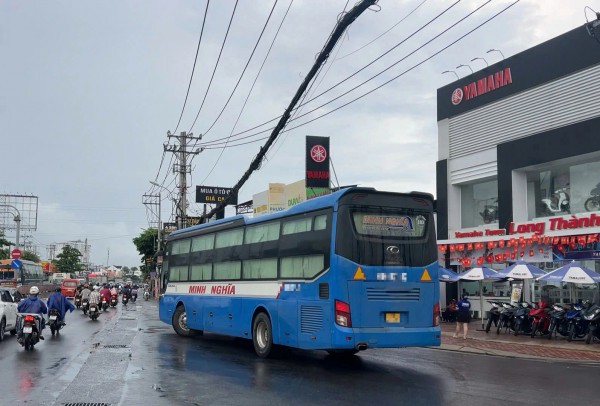 Xe khách vi phạm tràn lan ở cửa ngõ phía đông TP.HCM