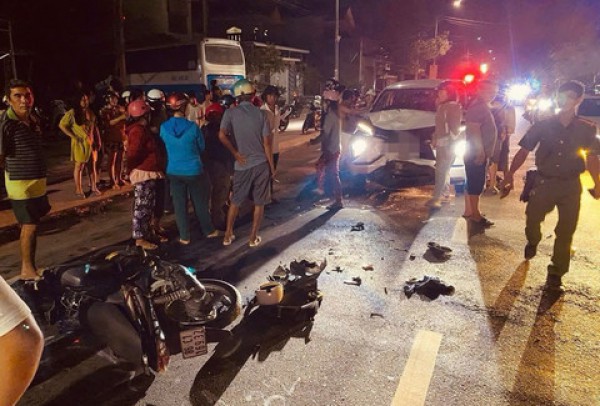 Xe máy tông trực diện ôtô, người thợ hồ hoàn cảnh khó khăn tử vong