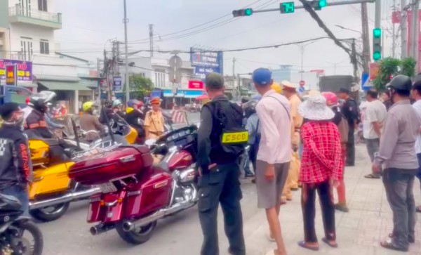 Xử phạt nhiều lỗi vi phạm đối với 16 người điều khiển xe phân khối lớn sau khi dự “đại hội mô tô”