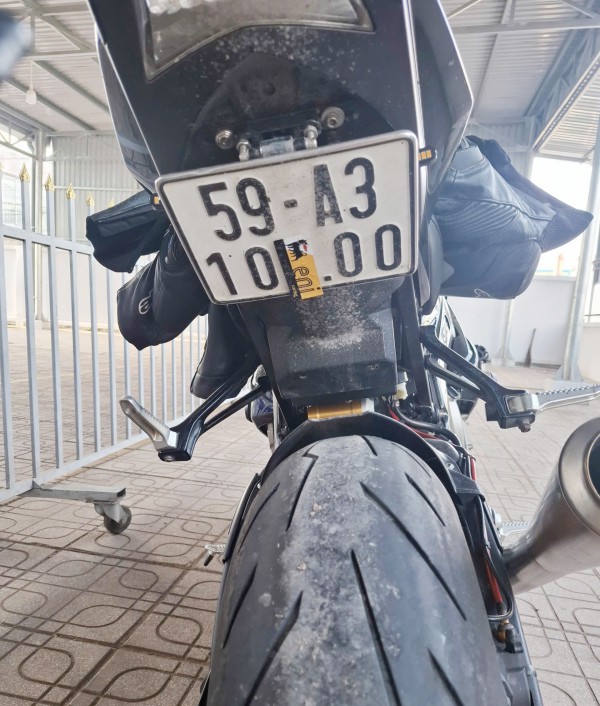 Xử phạt nhiều lỗi vi phạm đối với 16 người điều khiển xe phân khối lớn sau khi dự “đại hội mô tô”