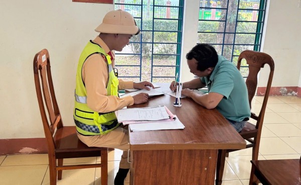 Xử phạt xe khách gần 200 triệu đồng vì nhồi nhét gấp đôi số khách