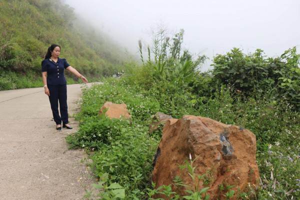 Ám ảnh đá tảng rơi ở nhiều tuyến đường miền núi Quảng Ngãi