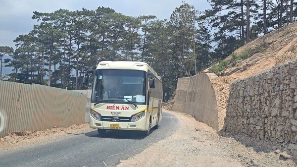 Chậm khắc phục sạt lở ta luy âm cầu Treo đèo D’ran