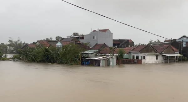 Đắk Lắk: Mưa lũ gây ngập sâu, cấm lưu thông trên QL1, QL25, QL29 và QL19C