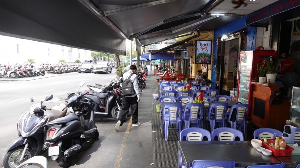 Để vỉa hè, lòng đường ở TP.HCM không bị “nuốt chửng”: Xử lý nghiêm minh, thấu tình