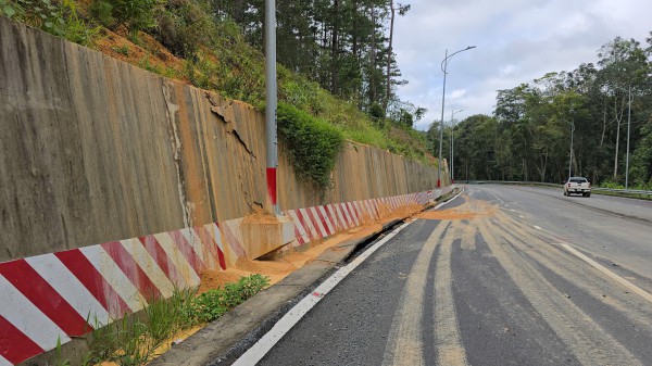 Đèo Prenn Đà Lạt sau hơn 1 năm nâng cấp bị sụt lún nghiêm trọng