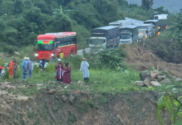 Đèo Đại Ninh nối Mũi Né - Đà Lạt sạt lở, QL28B tê liệt Đèo Đại Ninh nối Mũi Né - Đà Lạt sạt lở, QL28B tê liệt