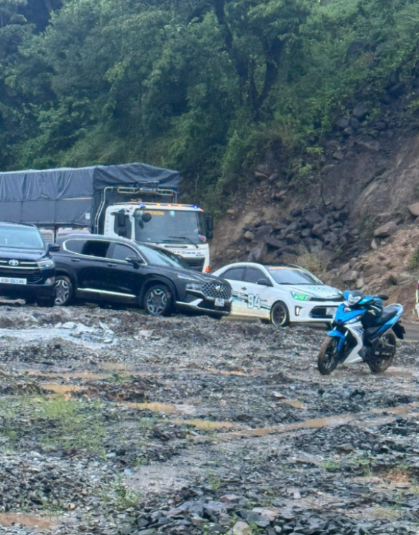 Đèo Đại Ninh nối Mũi Né - Đà Lạt sạt lở, QL28B tê liệt Đèo Đại Ninh nối Mũi Né - Đà Lạt sạt lở, QL28B tê liệt
