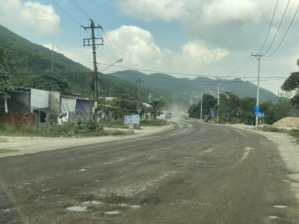 Đoạn QL1A qua TP.Quy Nhơn được sửa chữa sau phản ánh của Báo Thanh Niên Đoạn QL1A qua TP.Quy Nhơn được sửa chữa sau phản ánh của Báo Thanh Niên