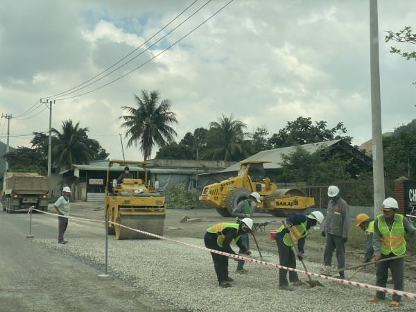 Đoạn QL1A qua TP.Quy Nhơn được sửa chữa sau phản ánh của Báo Thanh Niên Đoạn QL1A qua TP.Quy Nhơn được sửa chữa sau phản ánh của Báo Thanh Niên