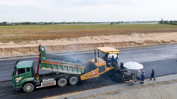 Đồng bằng Sông Cửu Long: Người dân đón "niềm vui kép"