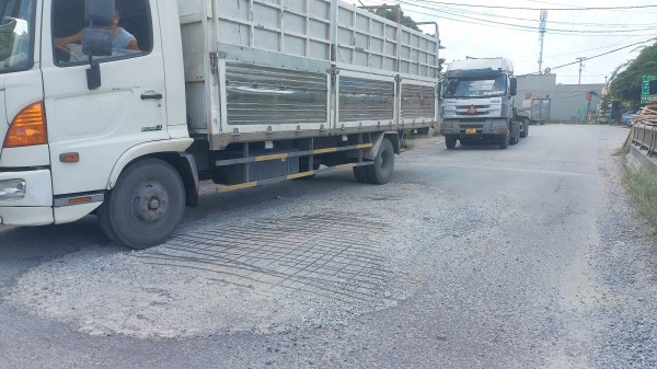 Đường tỉnh TL380 oằn mình Đường tỉnh TL380 oằn mình