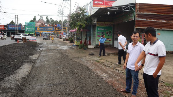 ”Đường tránh” Đồng Xoài được sửa chữa sau phản ánh của Báo Thanh Niên