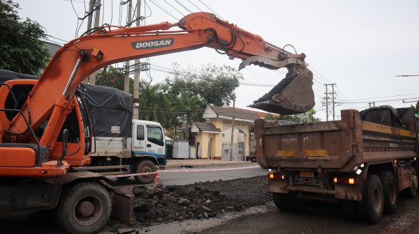 ”Đường tránh” Đồng Xoài được sửa chữa sau phản ánh của Báo Thanh Niên