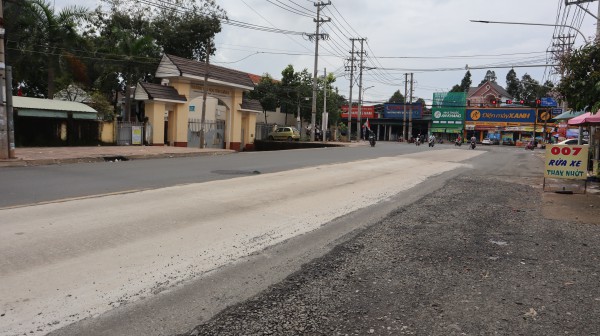 ”Đường tránh” Đồng Xoài được sửa chữa sau phản ánh của Báo Thanh Niên