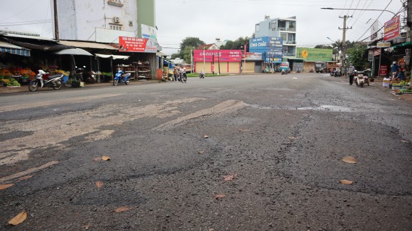 ”Đường tránh” Đồng Xoài được sửa chữa sau phản ánh của Báo Thanh Niên