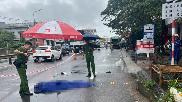 Ô tô thu gom rác va chạm xe máy, một người tử vong