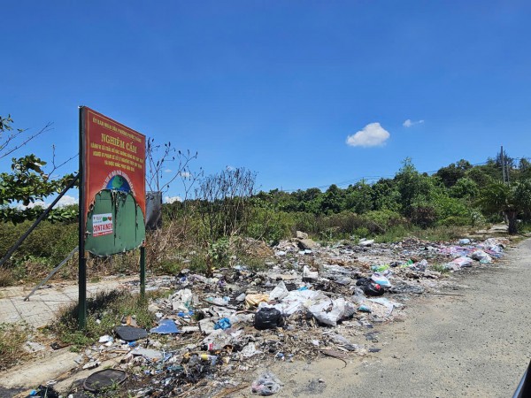 Bãi biển ở TP.HCM ngập trong 
