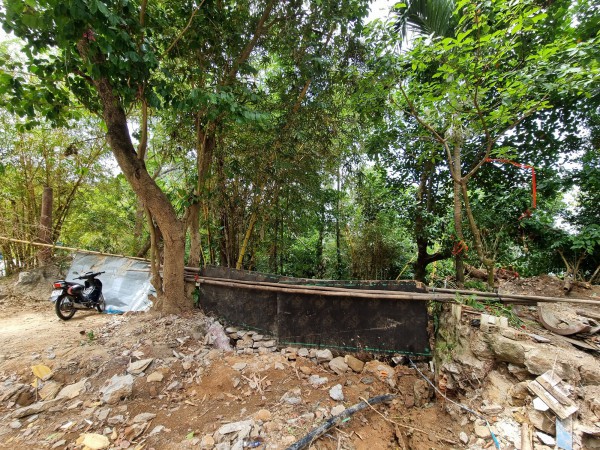 Bán đảo Sơn Trà xuất hiện nhiều chỗ có rác thải, gây mất mỹ quan Bán đảo Sơn Trà xuất hiện nhiều chỗ có rác thải, gây mất mỹ quan