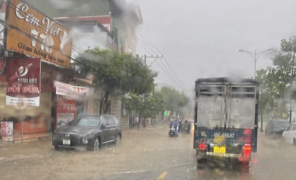 Bảo Lộc: Mưa lớn, nhiều tuyến đường bị chia cắt do ngập nước