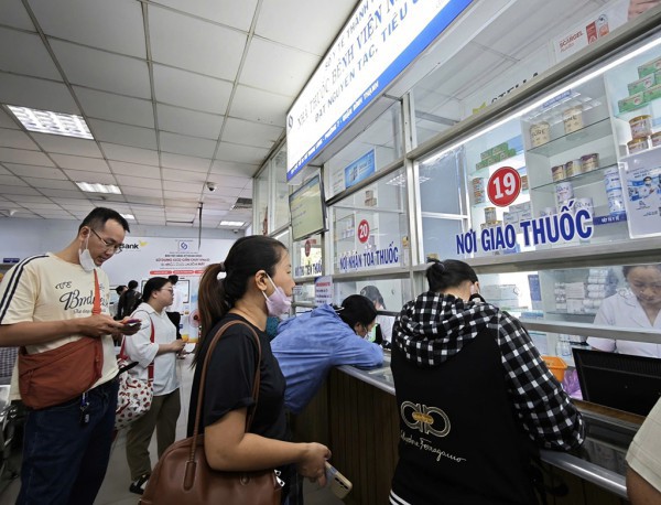 Bảo hiểm y tế và gánh nặng 
