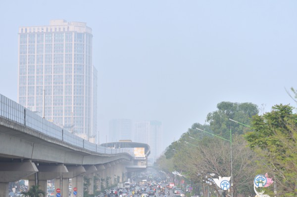 Bầu trời Hà Nội mờ đục trong ngày ô nhiễm không khí nhất thế giới Bầu trời Hà Nội mờ đục trong ngày ô nhiễm không khí nhất thế giới