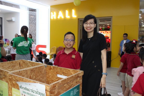 Cả ngàn bộ đồng phục học sinh cũ được thu gom, kéo dài vòng đời Cả ngàn bộ đồng phục học sinh cũ được thu gom, kéo dài vòng đời