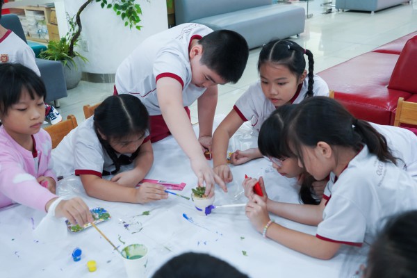Cả ngàn bộ đồng phục học sinh cũ được thu gom, kéo dài vòng đời Cả ngàn bộ đồng phục học sinh cũ được thu gom, kéo dài vòng đời